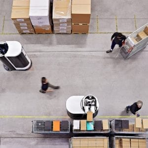 Logistics Manager Analysis: AGVs and AMRs in the warehouse