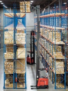 Reach Truck maximizing vertical space