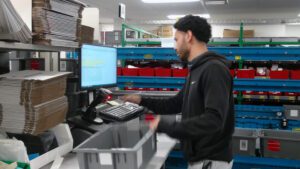 Packing area scanning totes