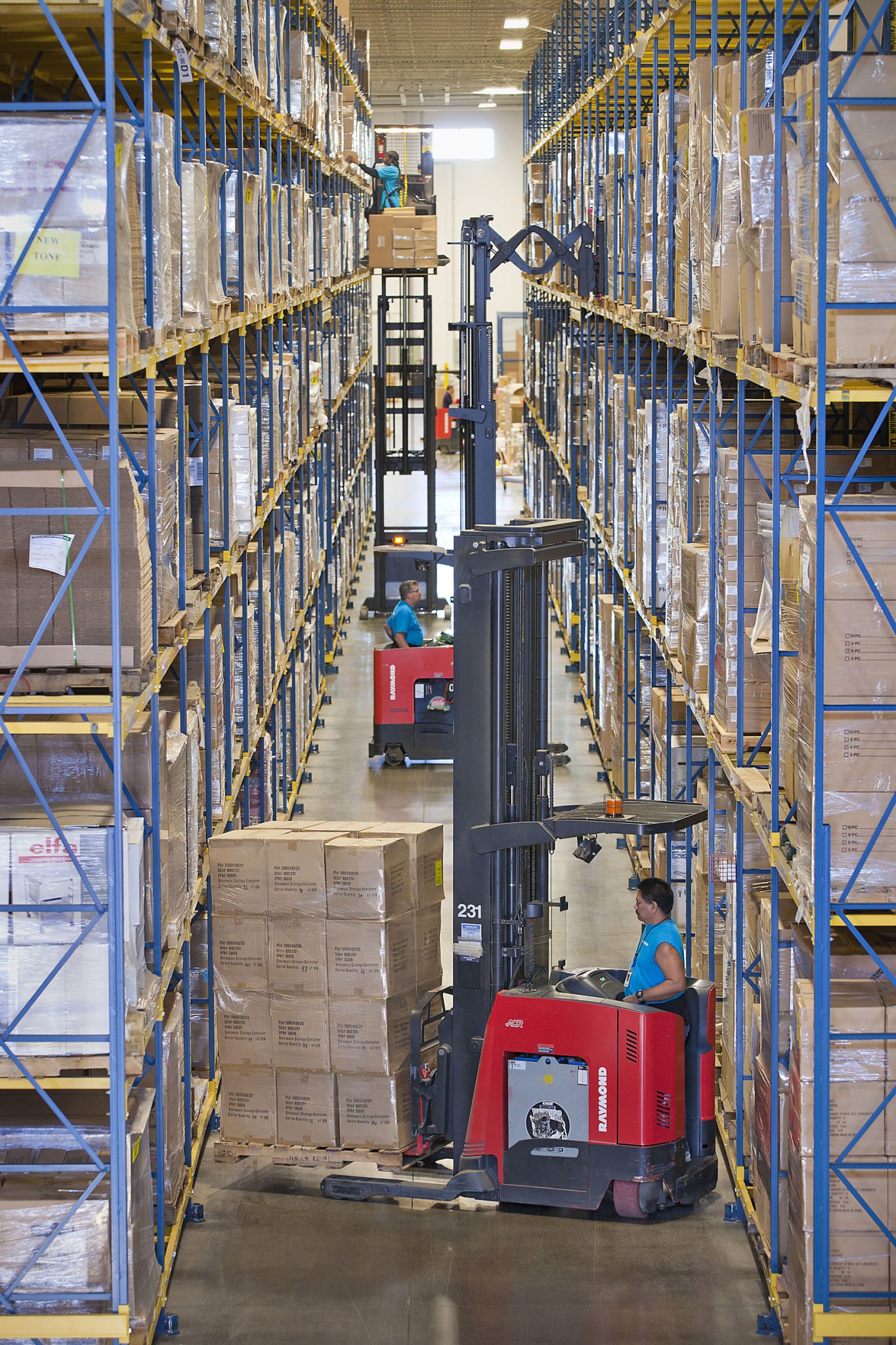 Reach-trucks-storing-boxes-racking